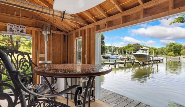 Waterfront Unit | Dock, Kayaks & SUPs Included in Edgewater