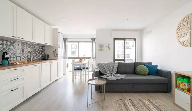 Wonderful 2 bedroom apartment with 2 balconies - 5 min from the beach