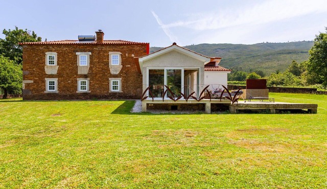 Wonderful private villa for 6 people with WIFI, A/C, TV and patio