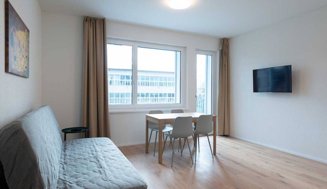 ZH Yellow 3 - Letzigrund HITrental Apartment in Zurich
