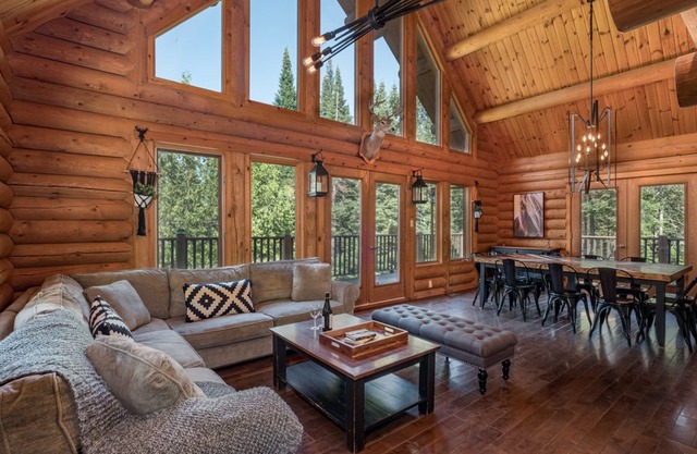 LogHouse/Spa/Nature/near Mont Tremblant/16 persons in Labelle