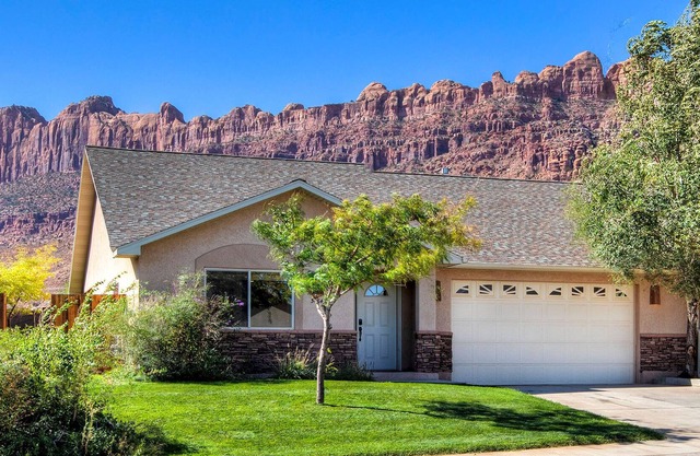 TDS 2 | Single Level Spacious Townhome! Near Arches National Park in Moab