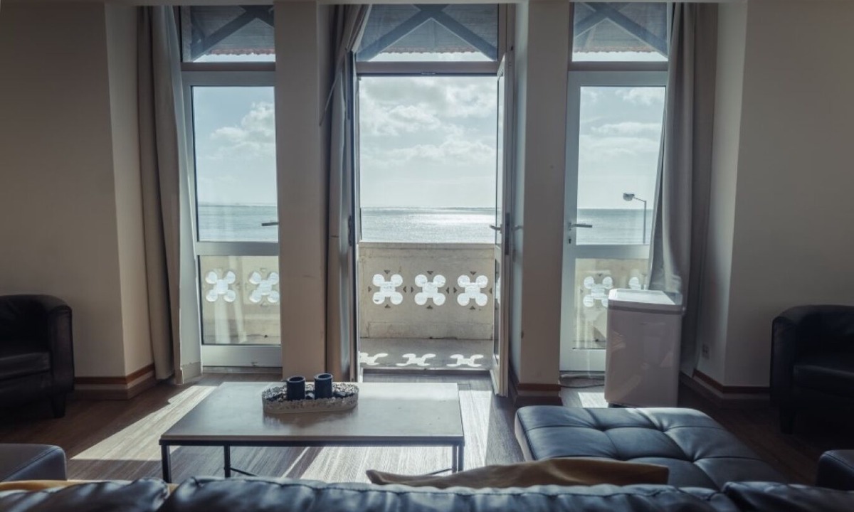 Paco De Arcos Hotel | Solar Palmeiras