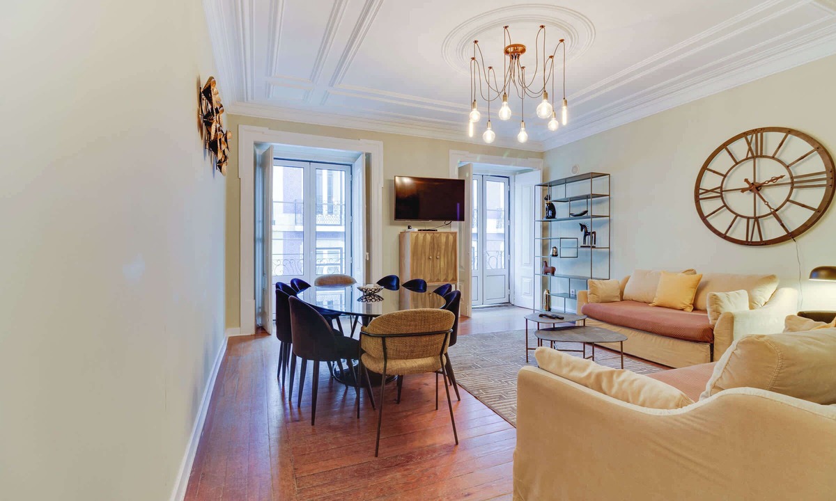 Encarnacao Apartment | Emenda 1 - Charming Apartment in Chiado w/Parking