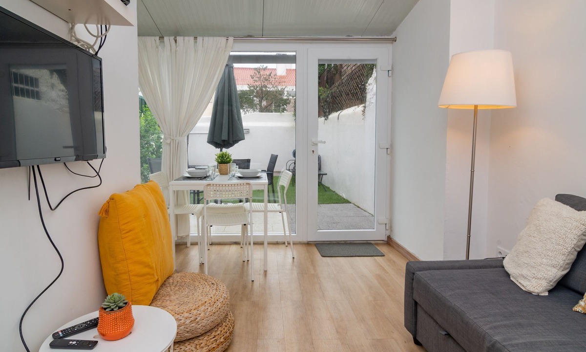 Santa Engracia Apartment | Lovely & Bright Family Flat W/Patio