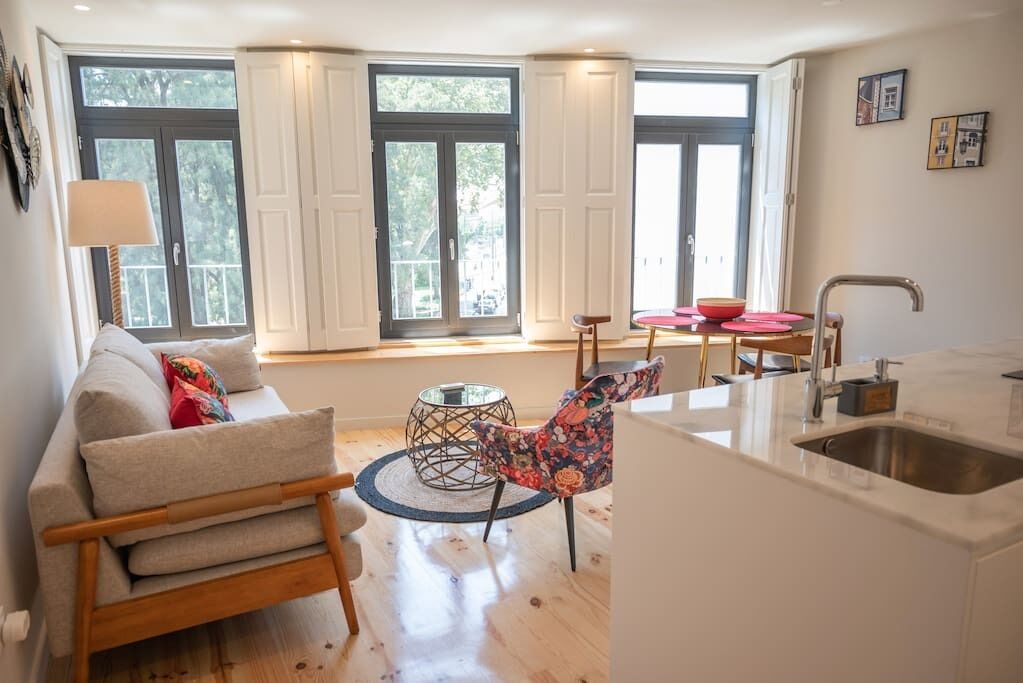 Uniao de Freguesias do Centro Apartment | TRULY PORTO - Beautiful apartment with balcony, pool and garden view located in downtown Porto