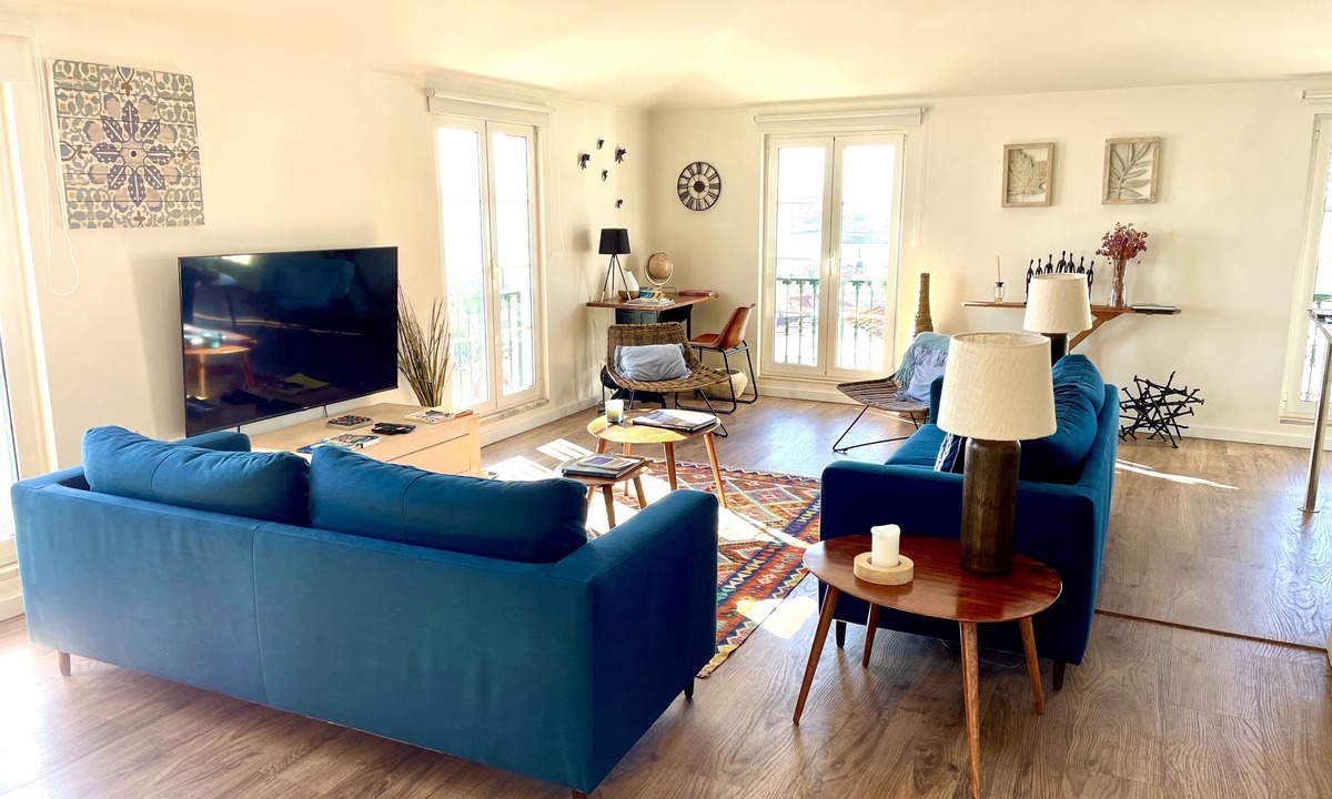 Martires Apartment | Elegant Chiado Rooftop Tagus View 3BR AC