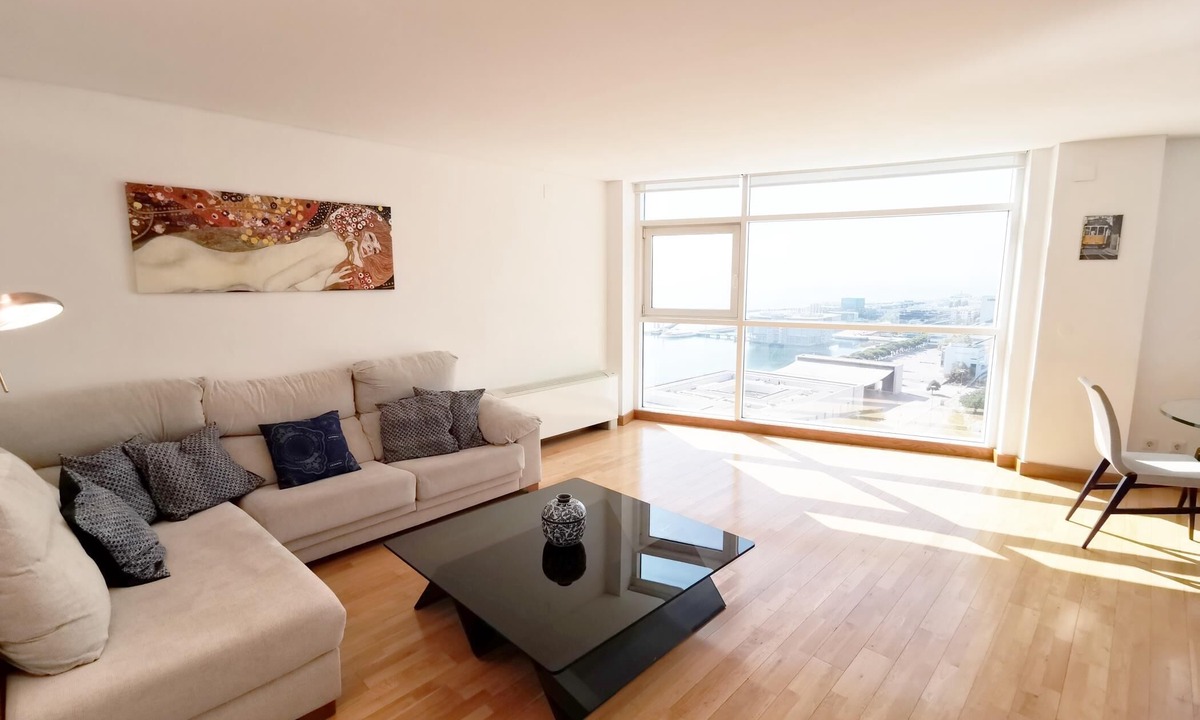 Parque das Nacoes Apartment | High Floor Apartment in Tower with River View Parque Nacoes Expo11