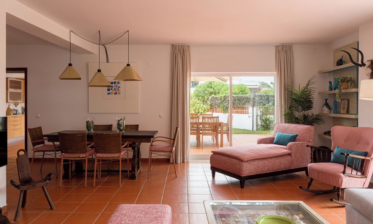 Praia das Macas Apartment | Spacious Luxury Villa | Pool and Garden in Sintra