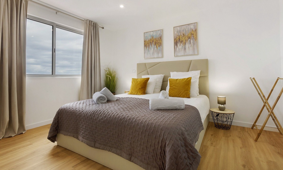 Gaula Apartment | 'View Suite' Room with Mountain View, Wi-Fi and Air Conditioning