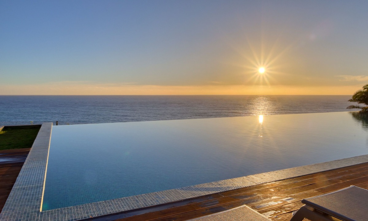 Sao Martinho Apartment | Funchal Acqua Blue 8E, a Home in Madeira