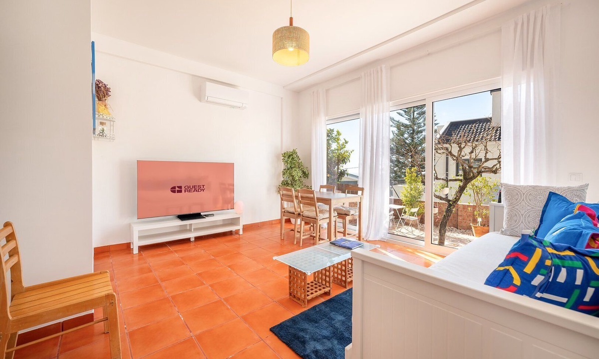 Parede Apartment | Charming Haven on the Portuguese Riviera