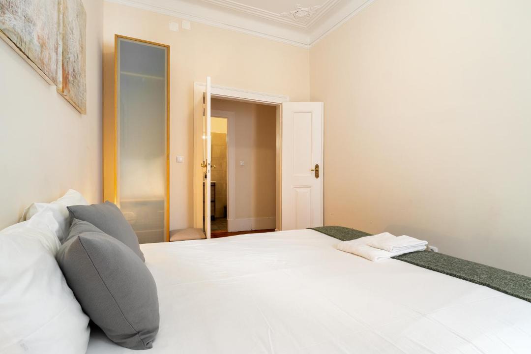 Santo Amaro Apartment | Lisbon Design Flat, Luxury, 7 People, Pool Garden