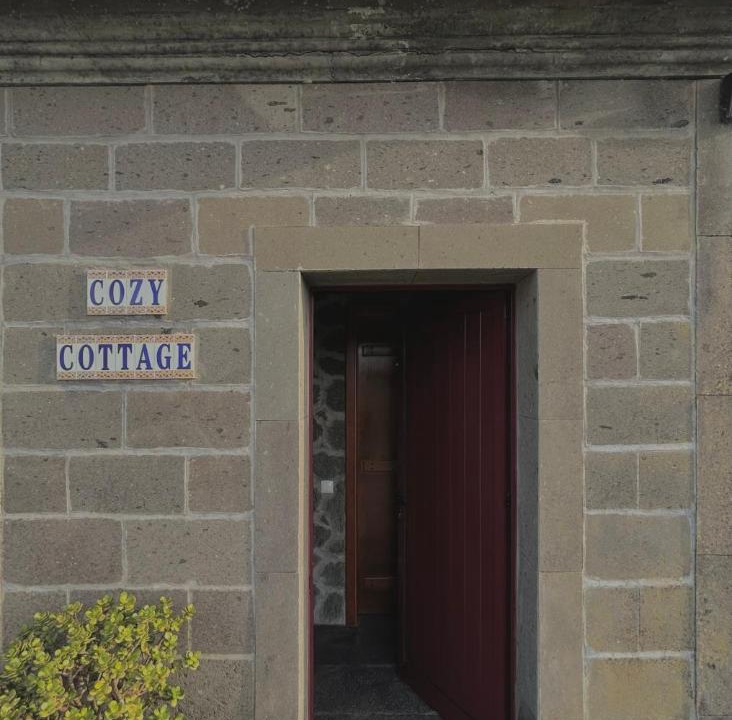 Praia da Vitoria House | Cozy Cottage