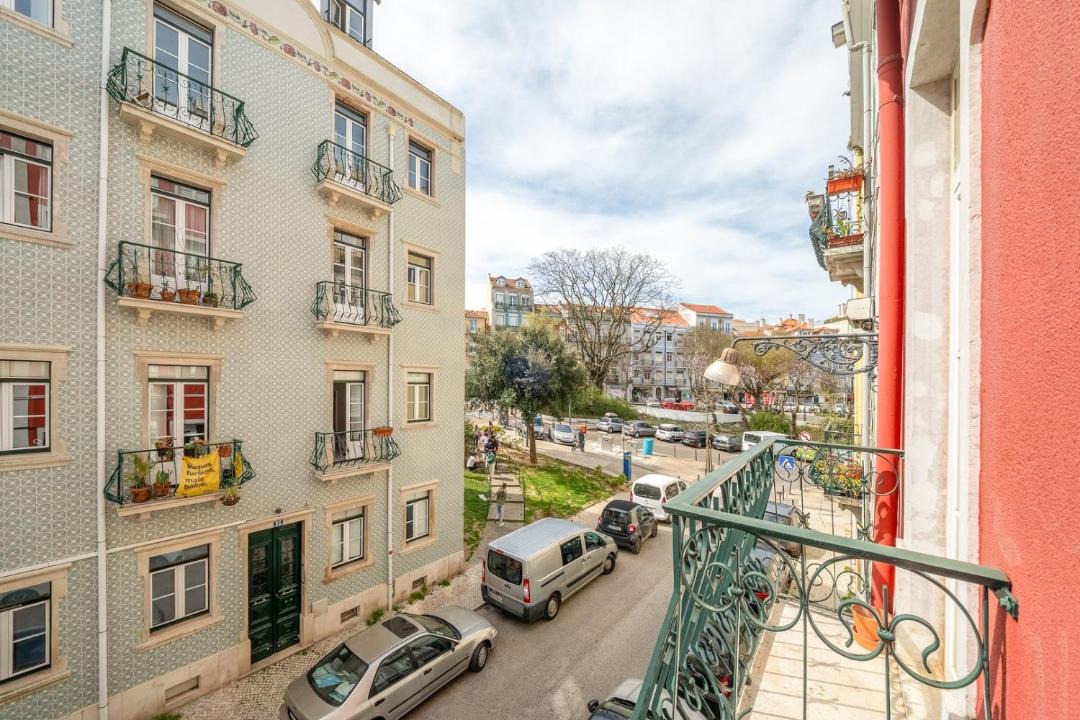 Alfama Apartment | GuestReady - Stylish apt w/balcony in Graca
