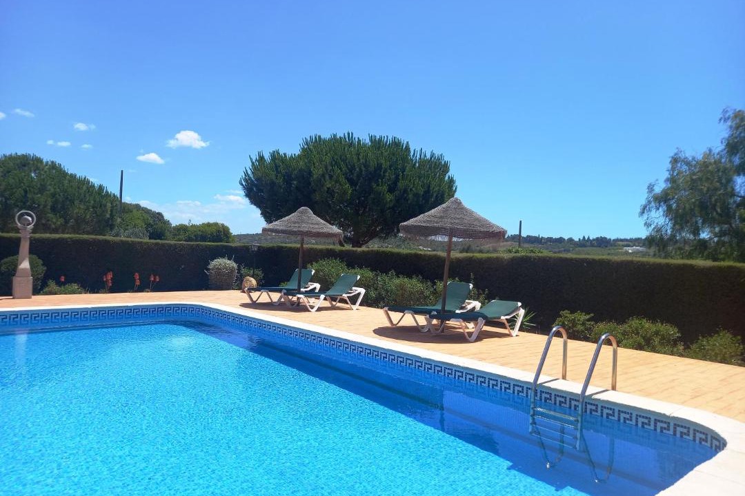 Chinicato House | Quinta das AVES - Apartamento T2 com Piscina Comum