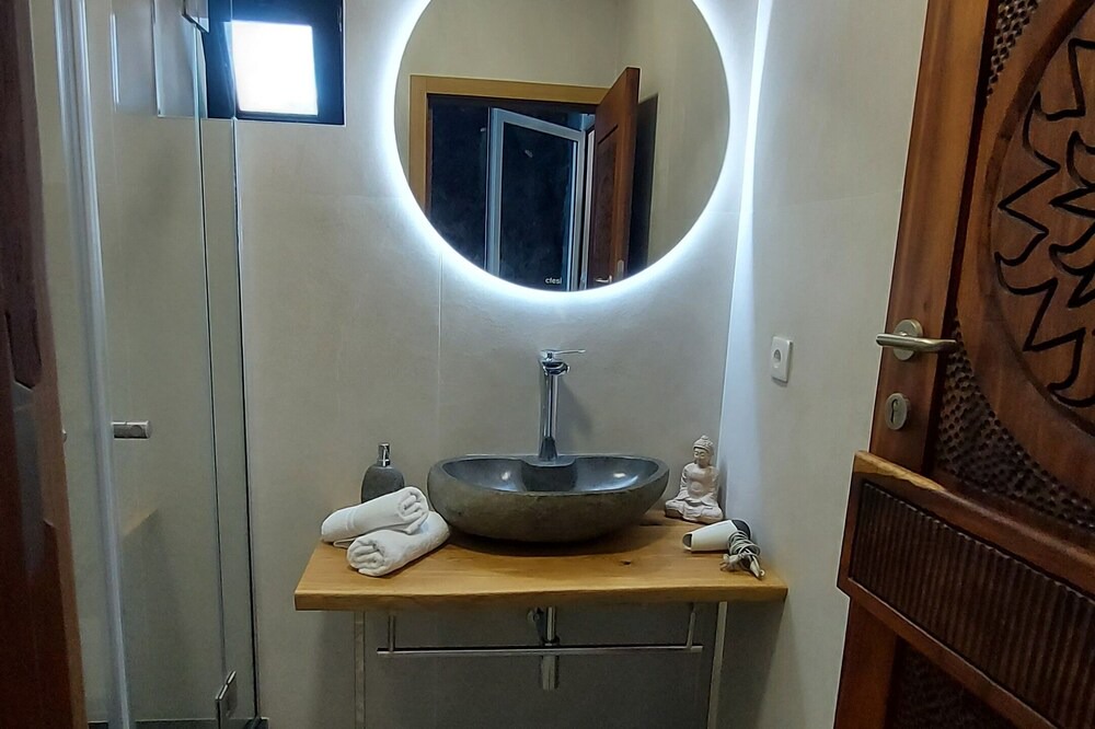 Photo of Bathroom in Tabua
