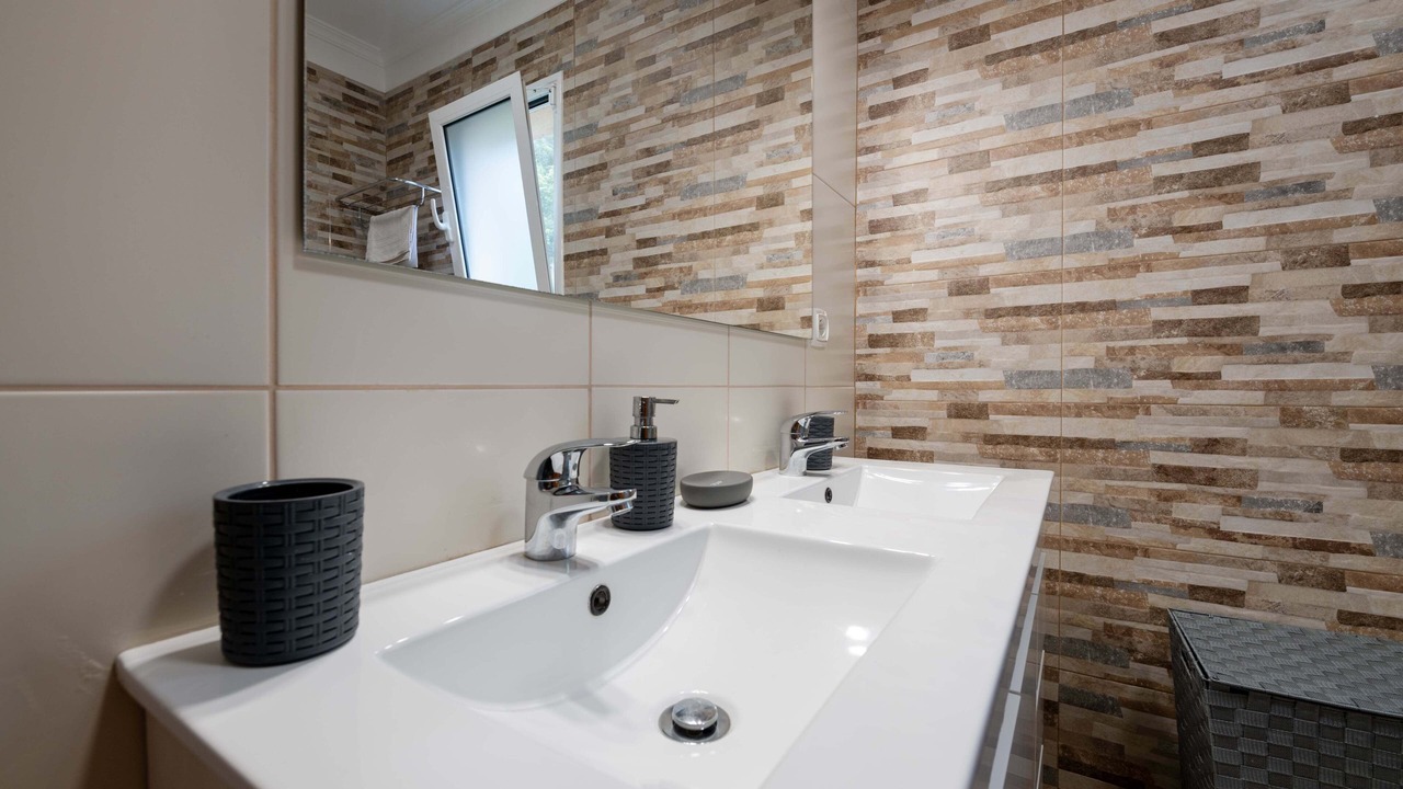 Photo of Bathroom in Canico