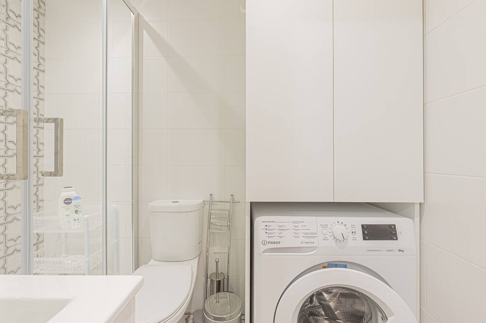 Photo of Bathroom in Linda-a-Velha