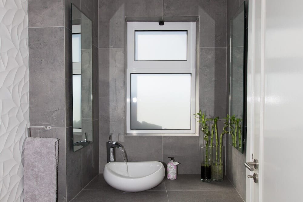 Photo of Bathroom in Estrela da Calheta