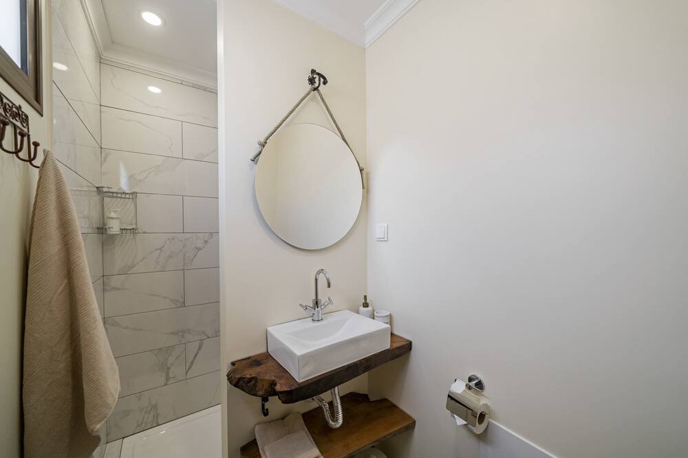Photo of Bathroom in Calheta