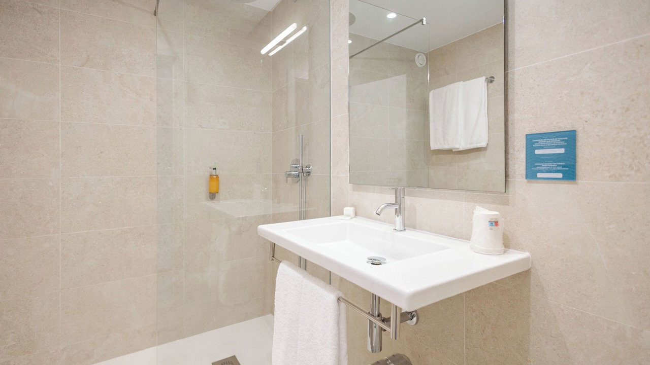 Photo of Bathroom in Amarante