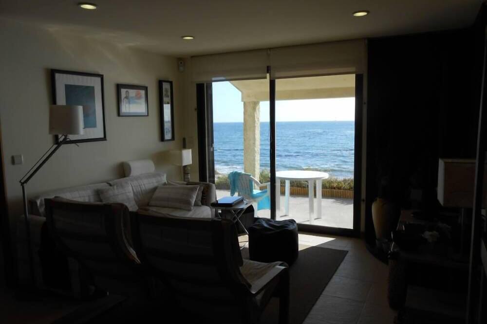 Photo of Livingroom in Ofir