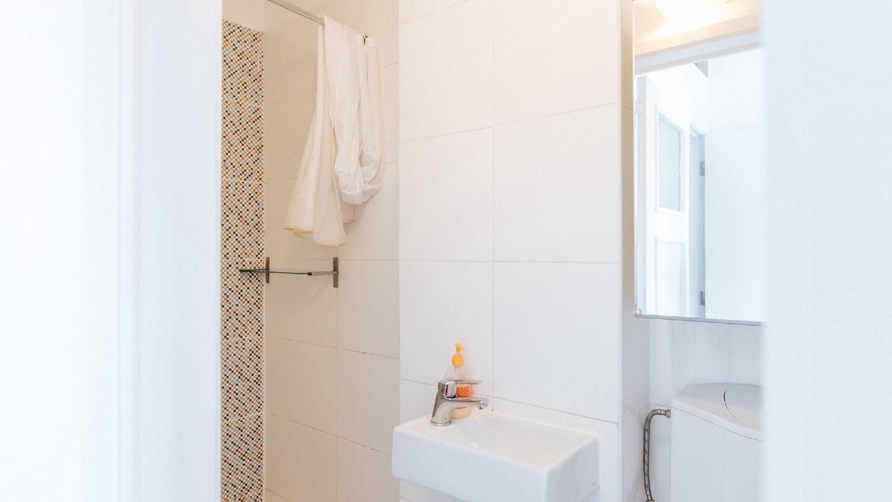 Photo of Bathroom in Linda-a-Velha