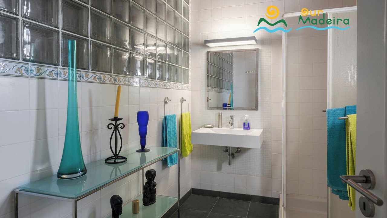 Photo of Bathroom in Garajau