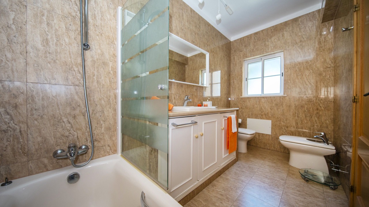 Photo of Bathroom in Almancil