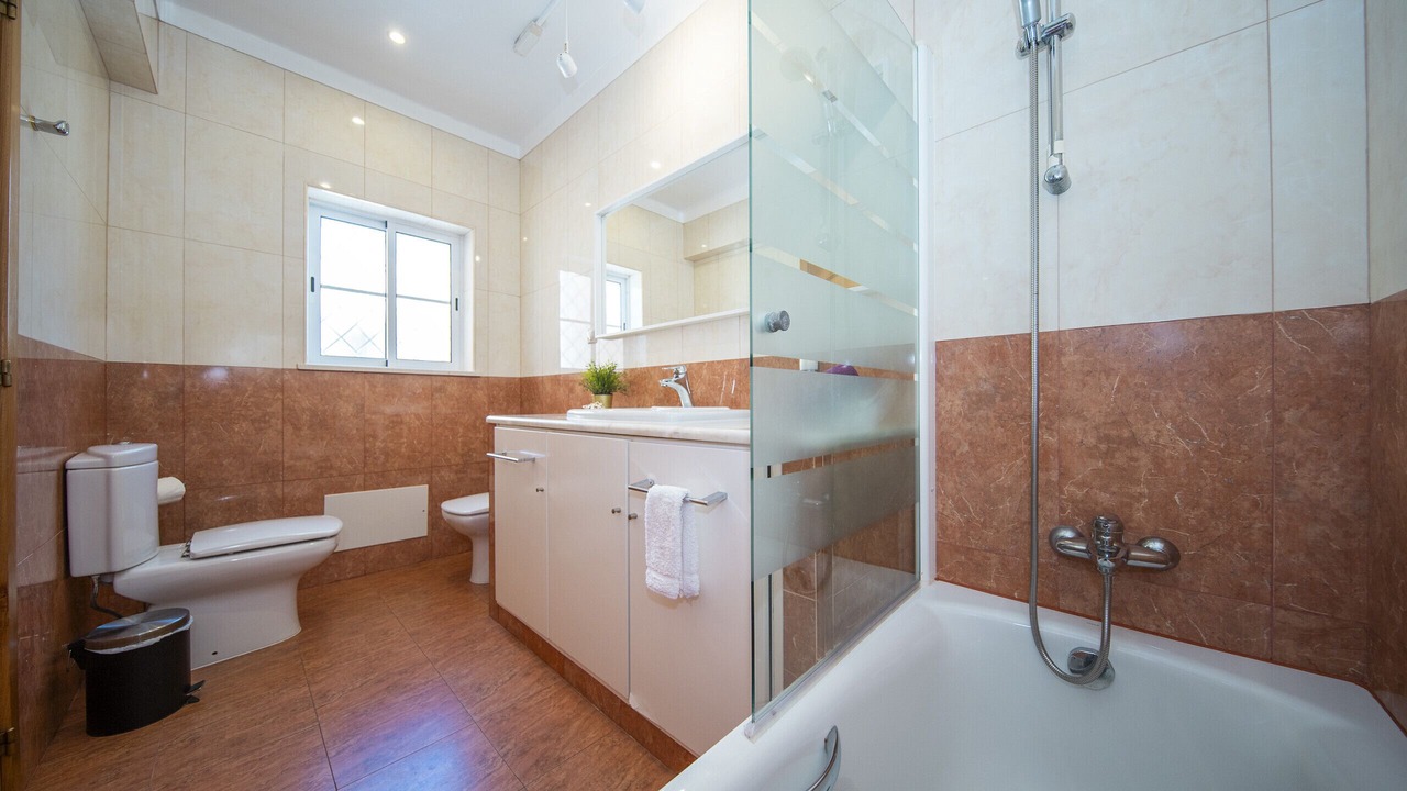 Photo of Bathroom in Almancil