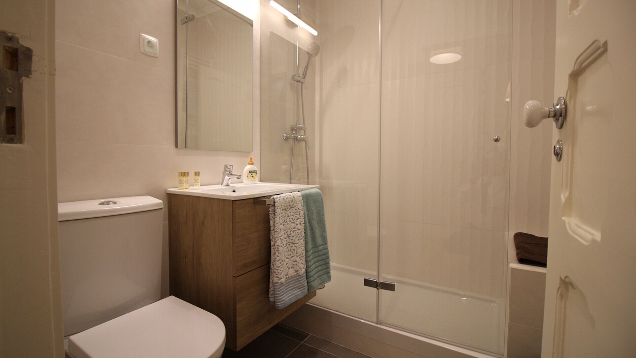 Photo of Bathroom in Baixa