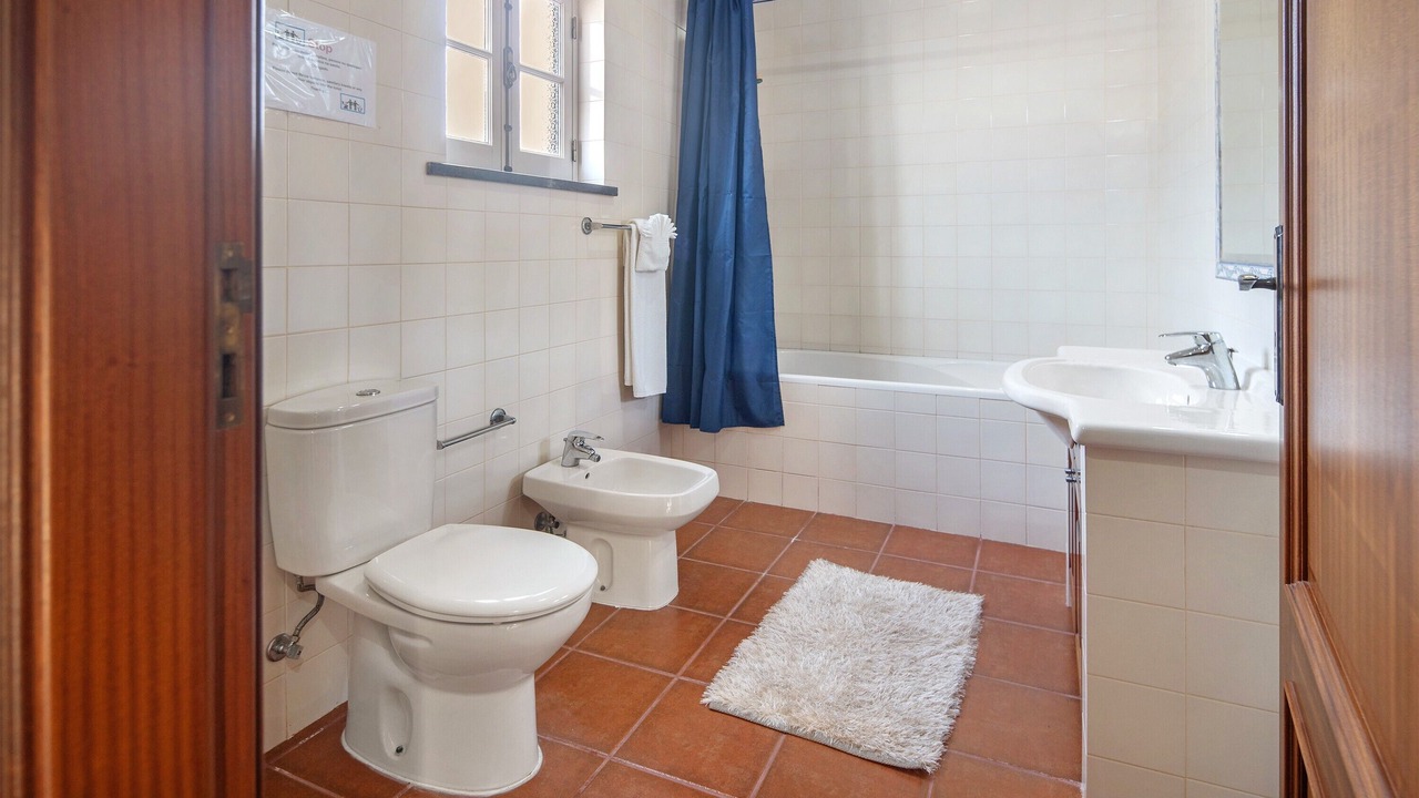 Photo of Bathroom in Santa Cruz da Graciosa