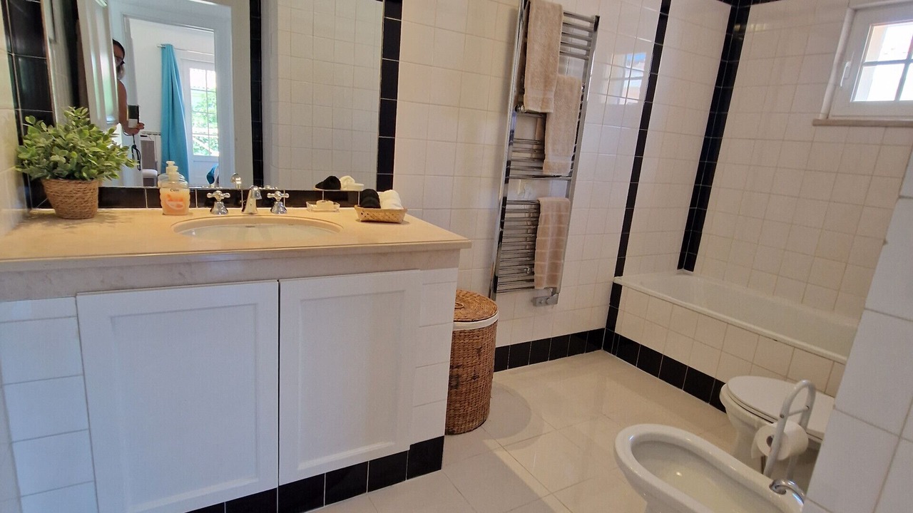 Photo of Bathroom in Sao Pedro de Penaferrim
