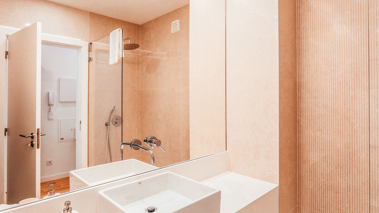 Photo of Bathroom in Linda-a-Velha