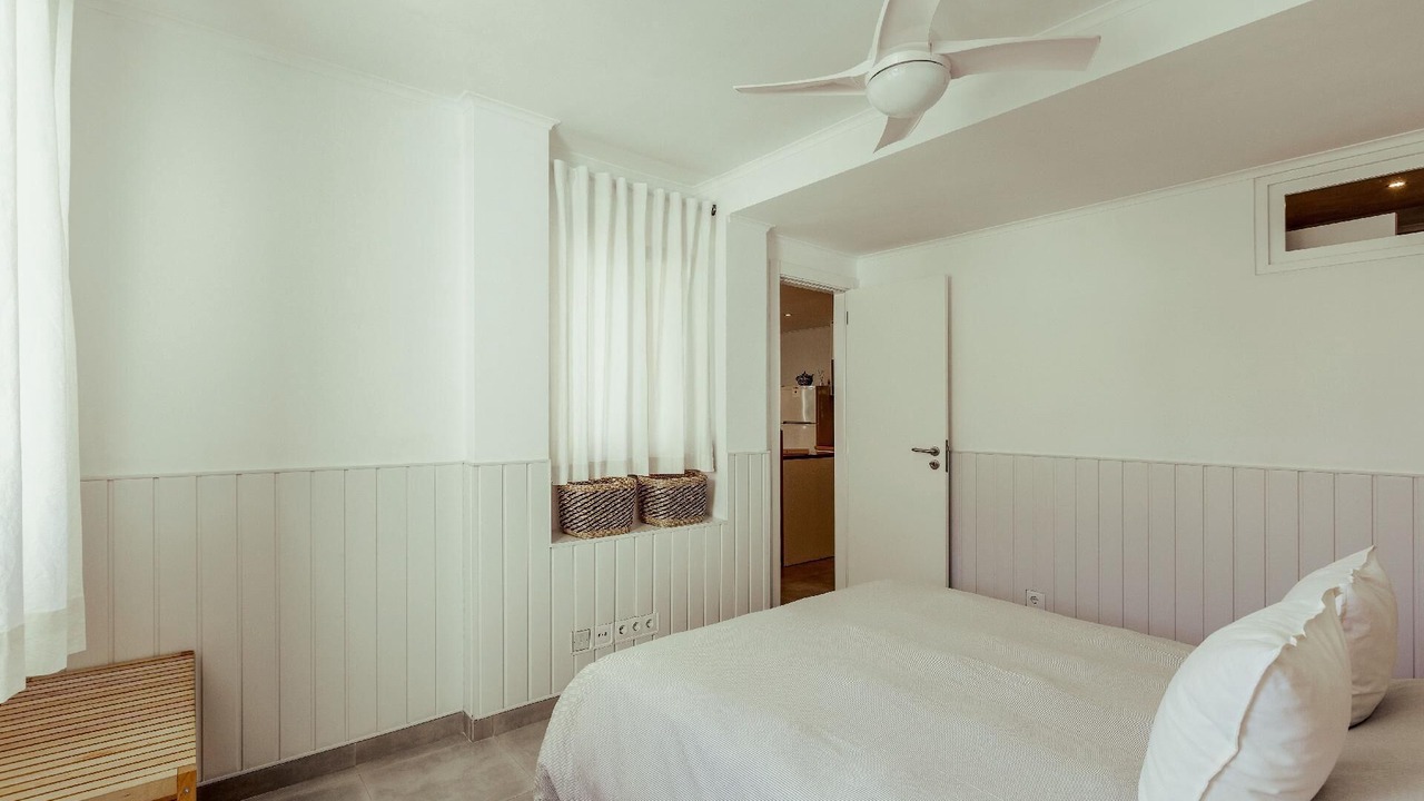 Photo of Bedroom in Alges