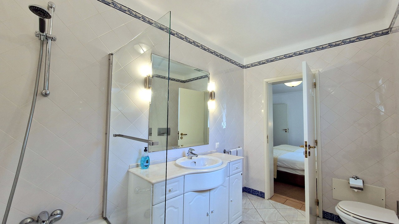 Photo of Bathroom in Canico
