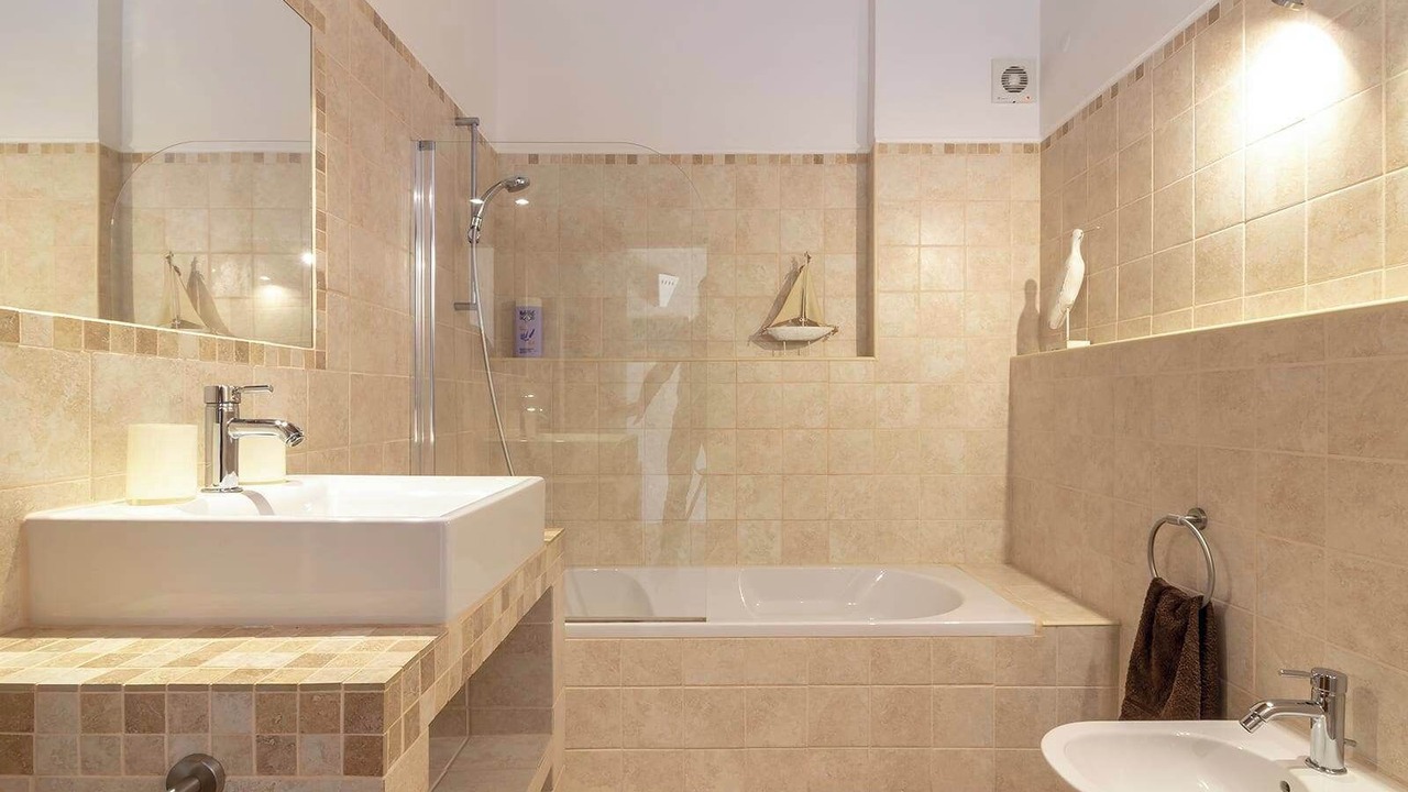 Photo of Bathroom in Lagoa e Carvoeiro