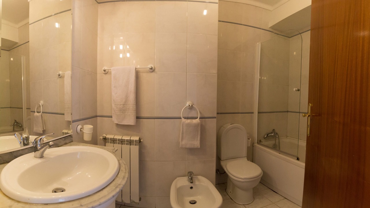 Photo of Bathroom in Portela