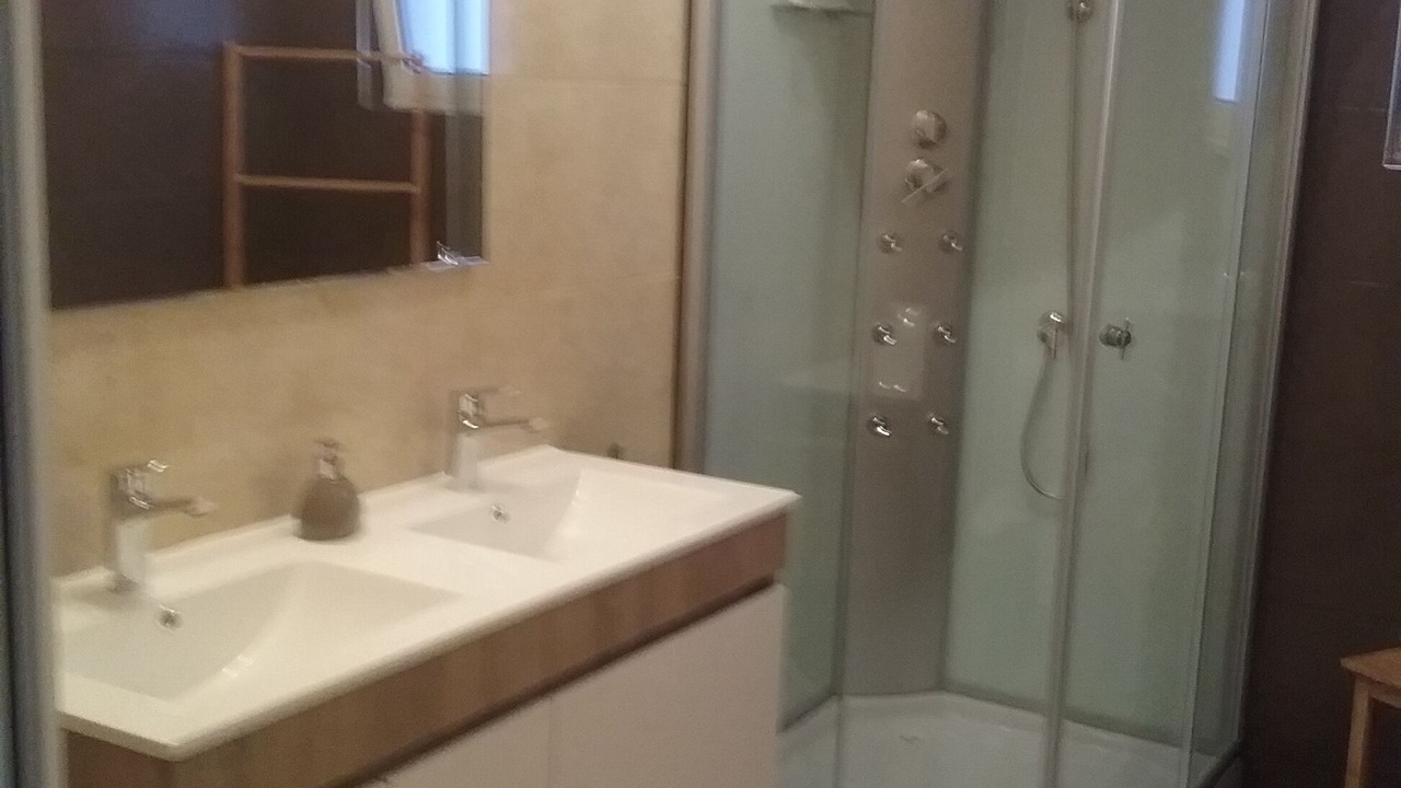 Photo of Bathroom in Garajau