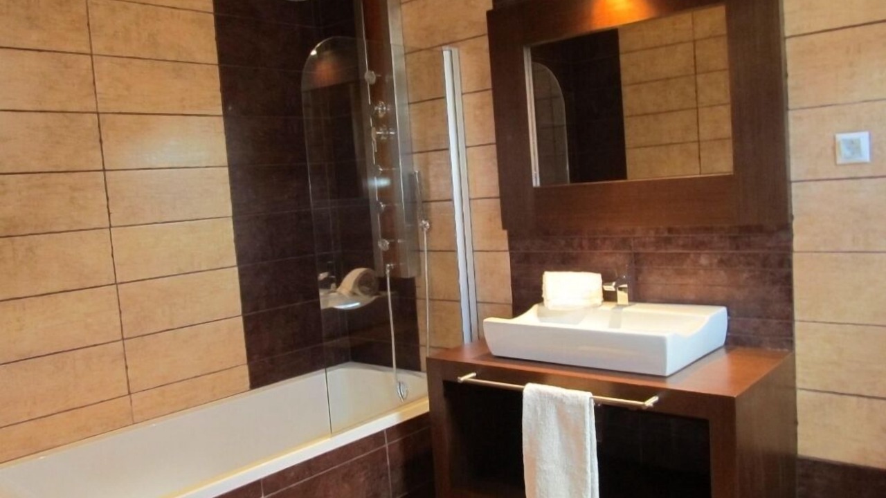 Photo of Bathroom in Parragil