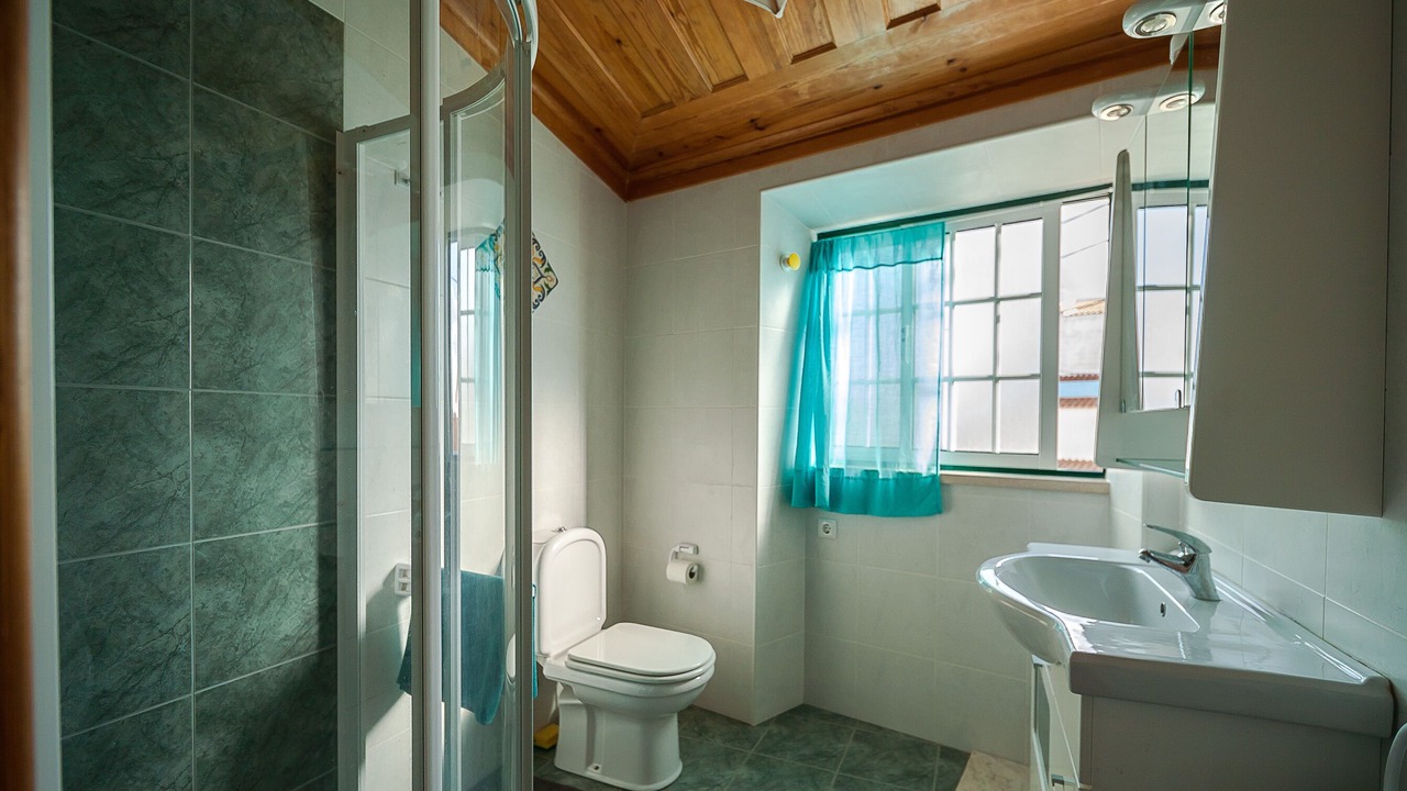 Photo of Bathroom in Sao Martinho do Porto
