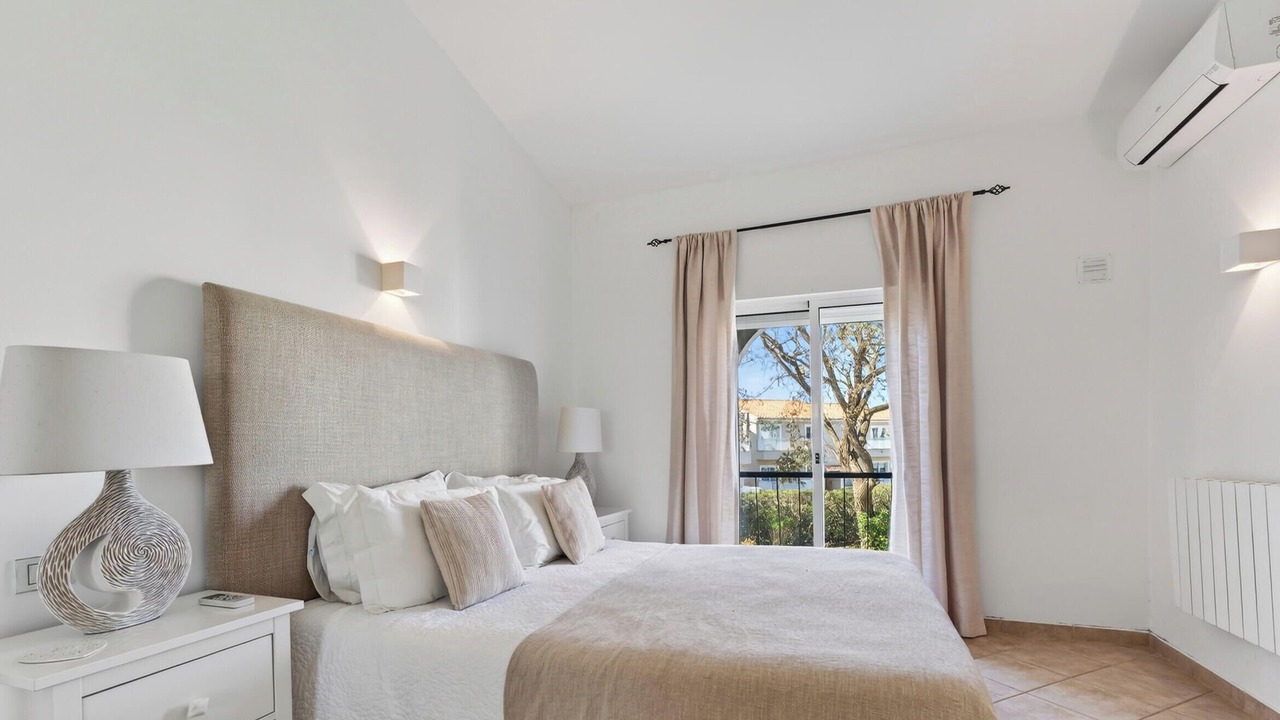 Photo of Bedroom in Vale do Garrao