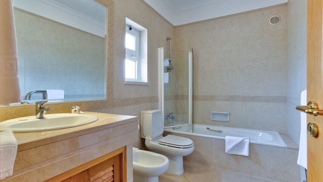 Photo of Bathroom in Atalaia