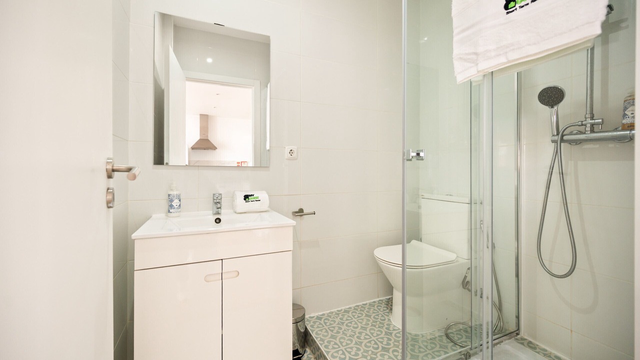 Photo of Bathroom in Linda-a-Velha