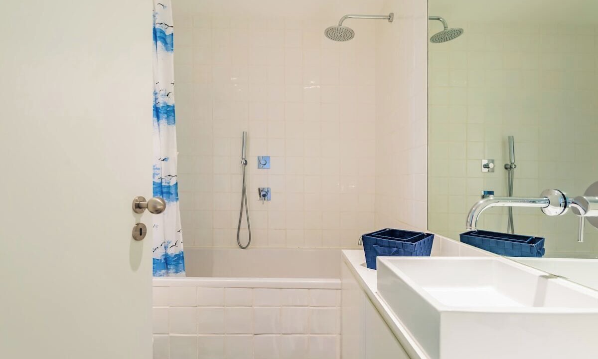 Photo of Bathroom in Oeiras