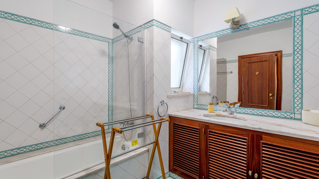Photo of Bathroom in Colares