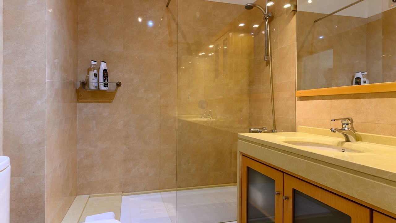 Photo of Bathroom in Carcavelos