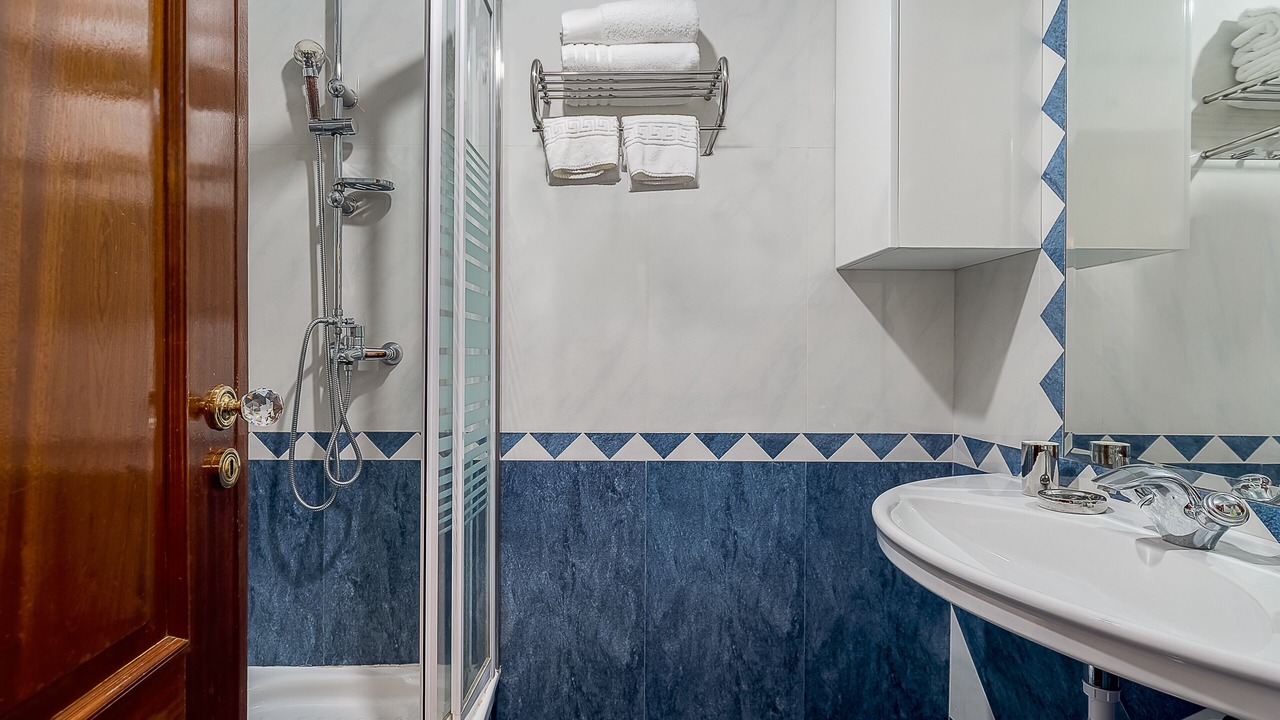 Photo of Bathroom in Carcavelos