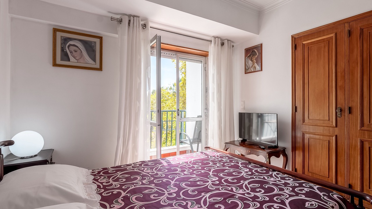 Photo of Bedroom in Carcavelos